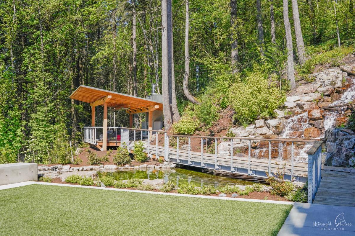 "Treehouse" by Waterleaf Architecture Expands Outdoor Experience at
